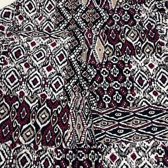 Ruby Rd. Black and Red Geometric Size 16 - Picture 5 of 7